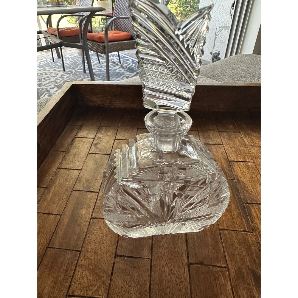 Vintage Cut Crystal Liquor Decanter with Large Sculpted‎ Stopper Barware
EUC